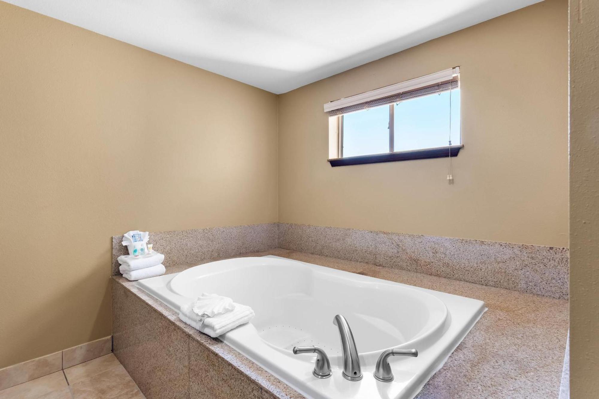 Comfort Suites Yukon - Sw Oklahoma City Екстер'єр фото